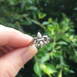 Fleur-de-lis .925 sterling silver ring size 6!